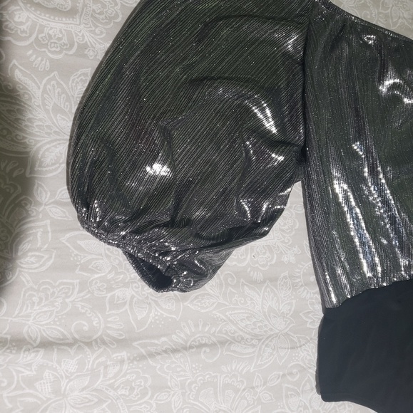 3/10$ NWT! OFF SHOULDER ONE SLEEVE BODYSUIT - Picture 8 of 10